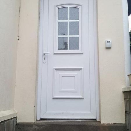 3 Hebergements - Au 1Er Etage 1 Appartement 2 Pieces Et Au 2Eme Etage Un Logement De 2 Chambres Louees Separement Avec Coin Cuisine Et Toilettes A Partager- Dans Pavillon Au Pied Du Rer B A 5 Minutes De Paris Et 30 Mn Stade De France กาช็อง ภายนอก รูปภาพ
