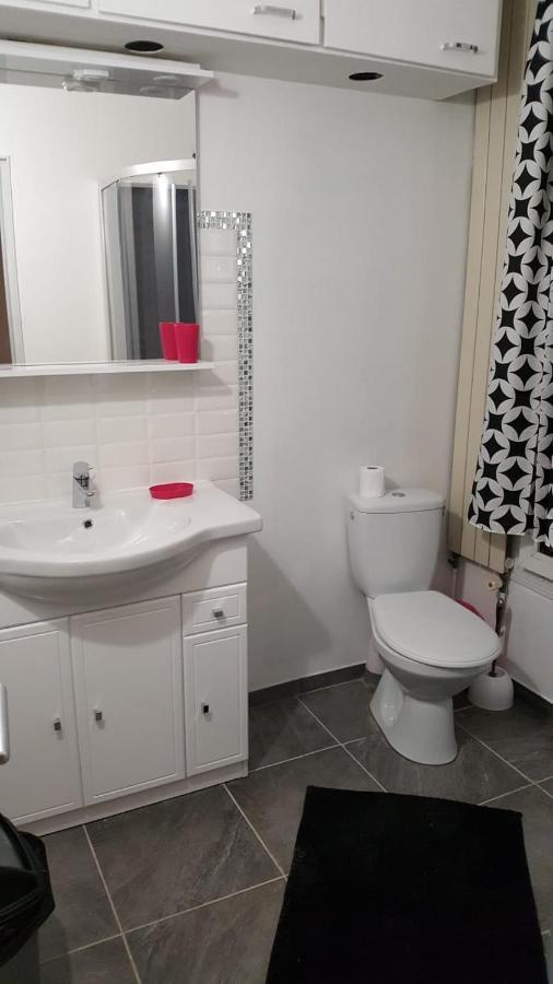 3 Hebergements - Au 1Er Etage 1 Appartement 2 Pieces Et Au 2Eme Etage Un Logement De 2 Chambres Louees Separement Avec Coin Cuisine Et Toilettes A Partager- Dans Pavillon Au Pied Du Rer B A 5 Minutes De Paris Et 30 Mn Stade De France กาช็อง ภายนอก รูปภาพ