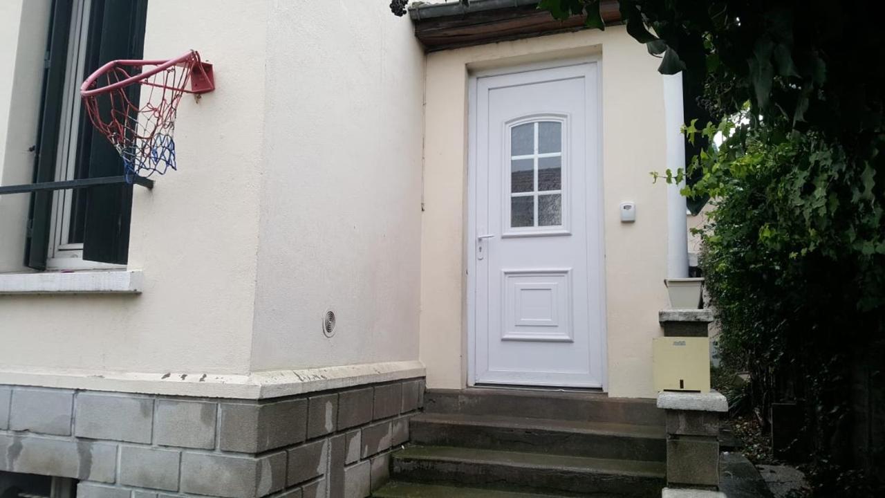 3 Hebergements - Au 1Er Etage 1 Appartement 2 Pieces Et Au 2Eme Etage Un Logement De 2 Chambres Louees Separement Avec Coin Cuisine Et Toilettes A Partager- Dans Pavillon Au Pied Du Rer B A 5 Minutes De Paris Et 30 Mn Stade De France กาช็อง ภายนอก รูปภาพ