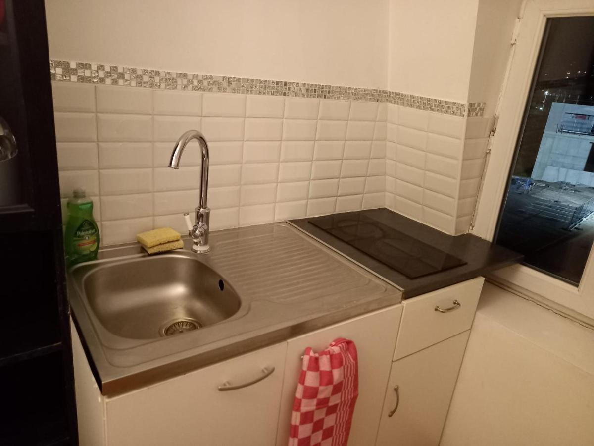 3 Hebergements - Au 1Er Etage 1 Appartement 2 Pieces Et Au 2Eme Etage Un Logement De 2 Chambres Louees Separement Avec Coin Cuisine Et Toilettes A Partager- Dans Pavillon Au Pied Du Rer B A 5 Minutes De Paris Et 30 Mn Stade De France กาช็อง ภายนอก รูปภาพ