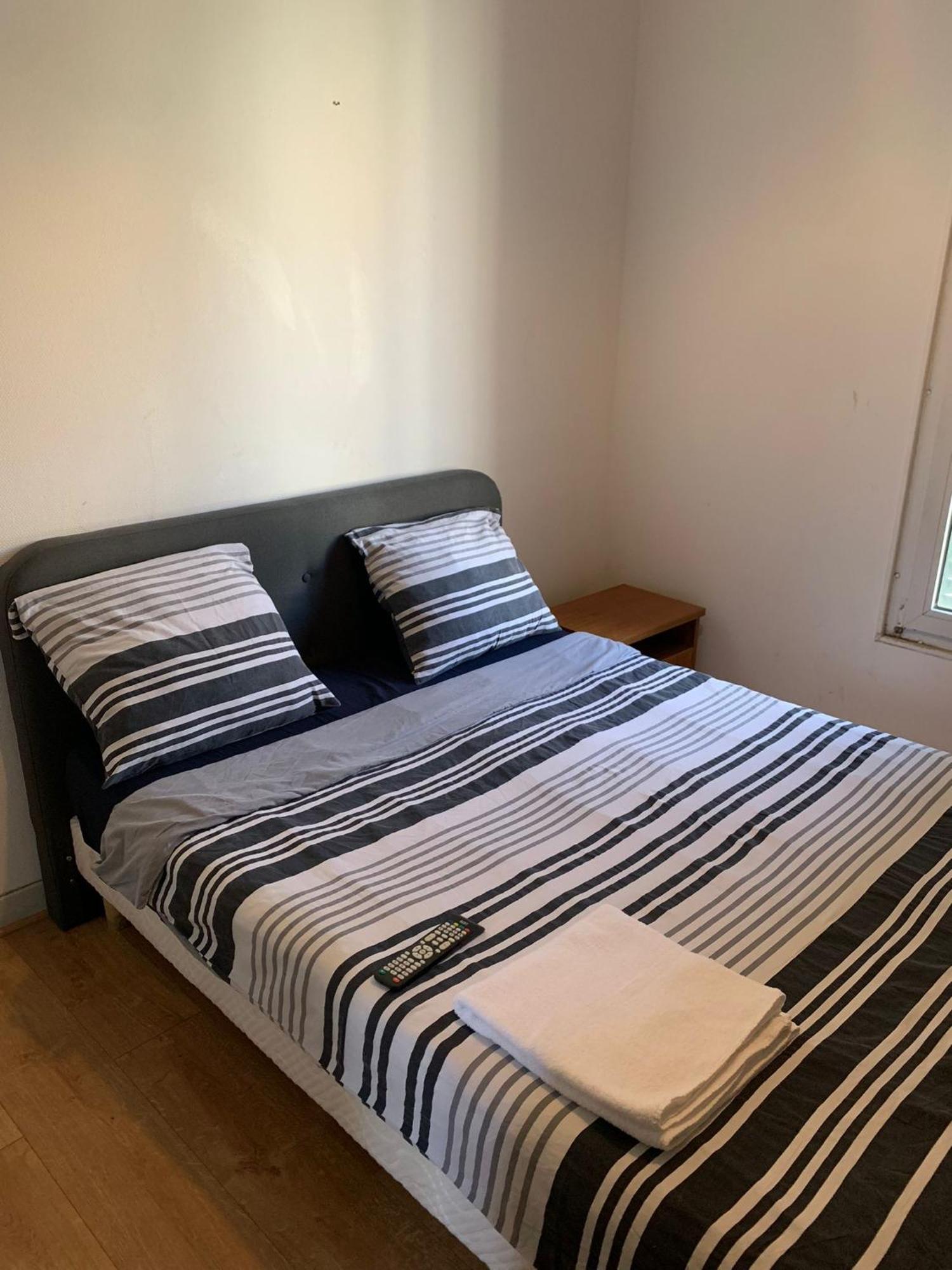 3 Hebergements - Au 1Er Etage 1 Appartement 2 Pieces Et Au 2Eme Etage Un Logement De 2 Chambres Louees Separement Avec Coin Cuisine Et Toilettes A Partager- Dans Pavillon Au Pied Du Rer B A 5 Minutes De Paris Et 30 Mn Stade De France กาช็อง ภายนอก รูปภาพ